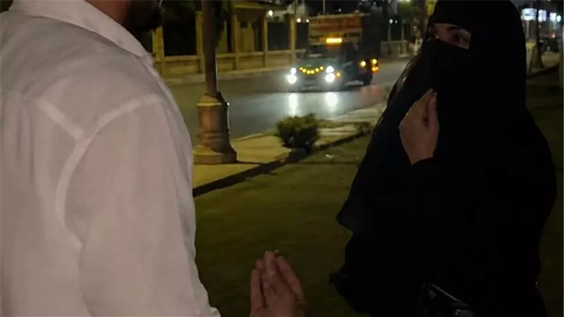 فيديو متداول لسيدة منتقبة في خلاف أسري بالشارع يثير تفاعلًا واسعًا على مواقع التواصل