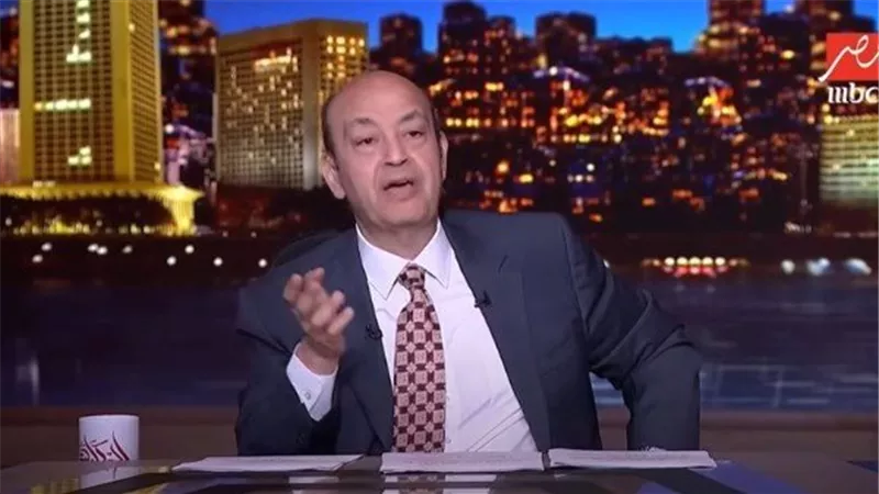عمرو أديب يطالب بإنشاء شواطئ عامة في الساحل الشمالي بعد أزمة أكواد الدخول