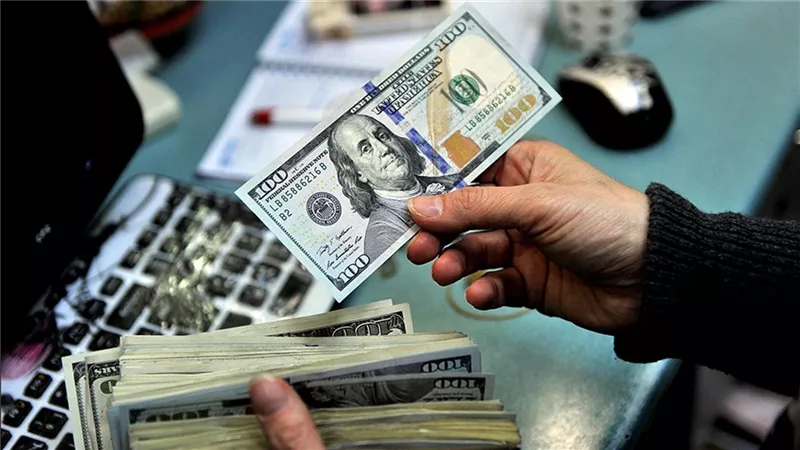 سعر الدولار اليوم الأحد.. تعرف على أسعار الشراء والبيع في 10 بنوك والسوق الموازية