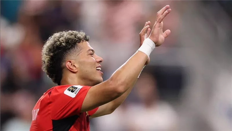 الأهلي يحدد 10 إلى 12 مليون دولار لبيع إمام عاشور وينتظر عرضًا رسميًا