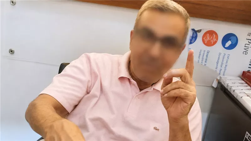 الصحة تفحص فيديو طبيب عيادات الحصري بعد شكوى والد طفل عمره 35 يومًا