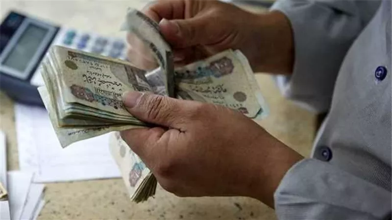 موعد زيادة الحد الأدنى للأجور بالقطاع الخاص لم يُحدد وسط تحديات الخامات والملاحة