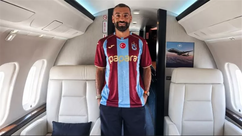 محمد صلاح يظهر لأول مرة بقميص طرابزون سبور قبل إعلان الصفقة رسميًا