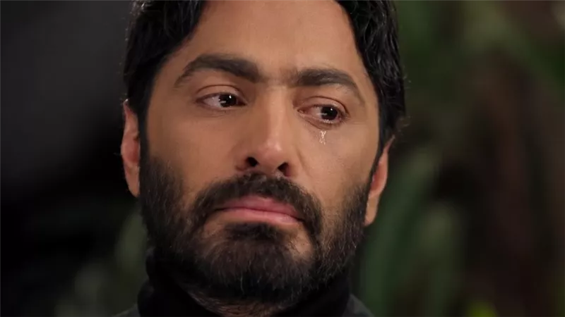 وفاة والد تامر حسني بعد أزمة صحية.. الفنان ينعاه وتأجيل حفله في الساحل
