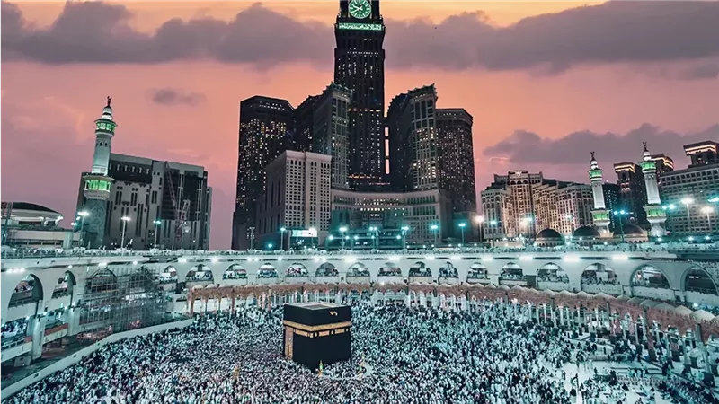 ارتفاع أسعار العمرة في سبتمبر بسبب تذاكر الطيران وانتظار تطبيق نظام الإعاشة عبر نسك 