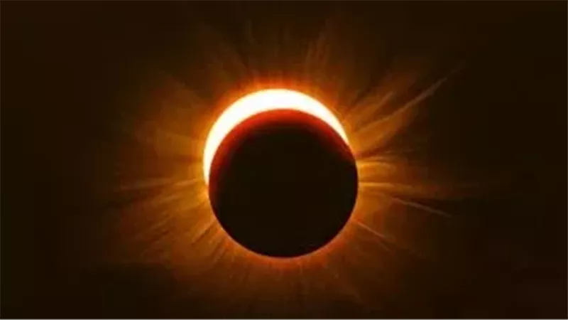 كسوف كلي للشمس يوم 12 أغسطس 2026.. مناطق ظهوره وطريقة مشاهدته بأمان دون الإضرار بالعين