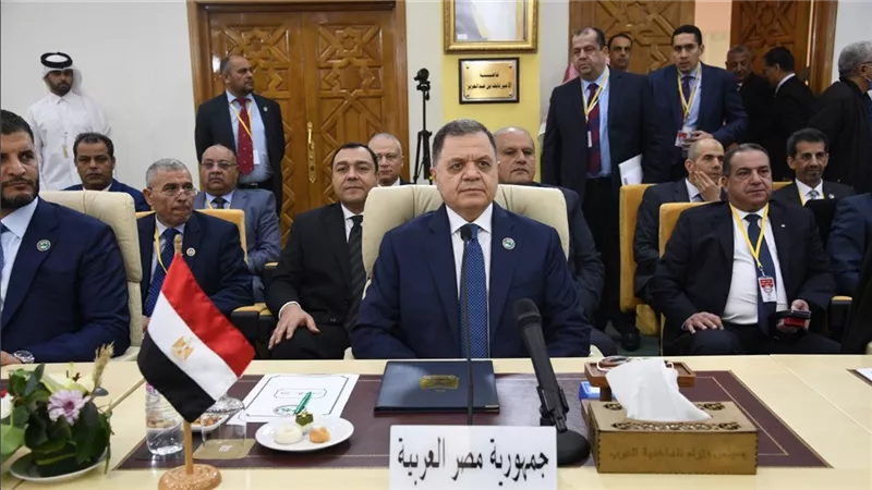 الداخلية تنفي فيديو الإخوان عن ضابط بمكالمة إباحية وتلاحق عصابة نصب آثار غسلت 120 مليون جنيه