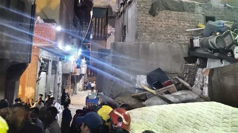 انهيار عقار من 4 طوابق في حدائق القبة.. وفاة سيدة وطفلة وإصابة 5 أشخاص