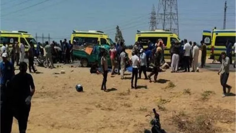 النيابة تفحص سيارتي حادث القصاصين وتحلل عينات السائقين بعد مصرع 18 وإصابة 30
