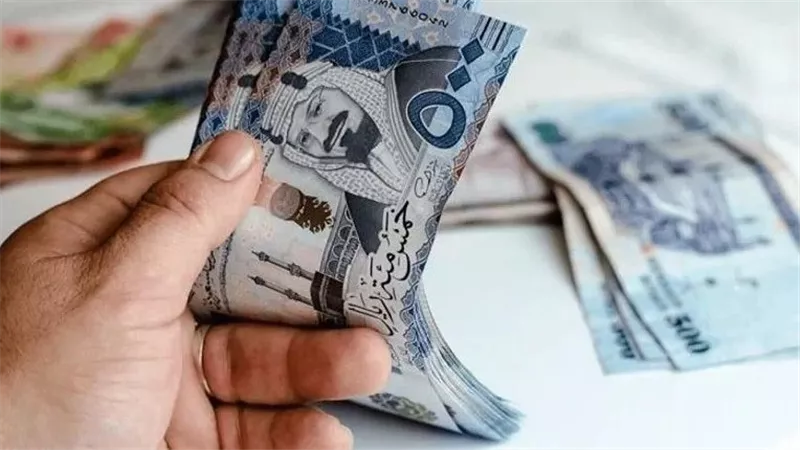 سعر الريال السعودي يتراجع بنهاية تعاملات الأحد في البنوك والسوق الموازية