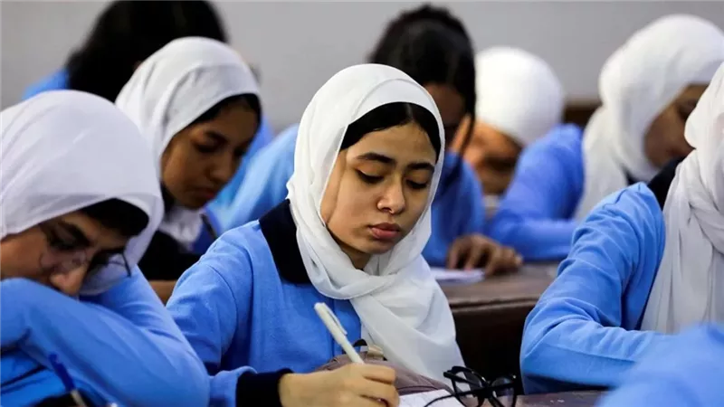 وزير التعليم يوضح نظام البكالوريا المصرية.. 60% للمهام و200 جنيه لإعادة امتحان المادة