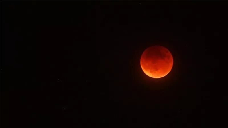 خسوف جزئي للقمر يومي 27 و28 أغسطس.. 93% من القرص يدخل ظل الأرض