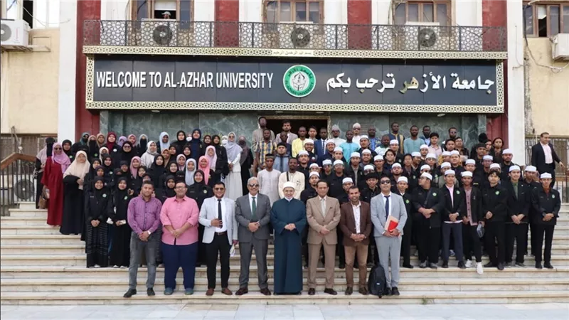 رئيس جامعة الأزهر يقرر صرف 2000 جنيه مكافأة أداء للعاملين من الموارد الذاتية