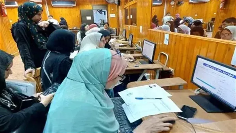 تقليل الاغتراب 2026.. قواعد التحويل المناظر بين الكليات وشروط القبول بعد نتيجة المرحلة الثانية