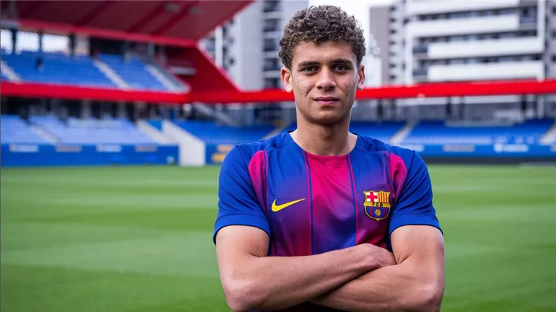 حمزة عبد الكريم أساسيًا مع برشلونة أمام الأهلي بكأس جامبر واستقبال خاص من لاعبي الأحمر