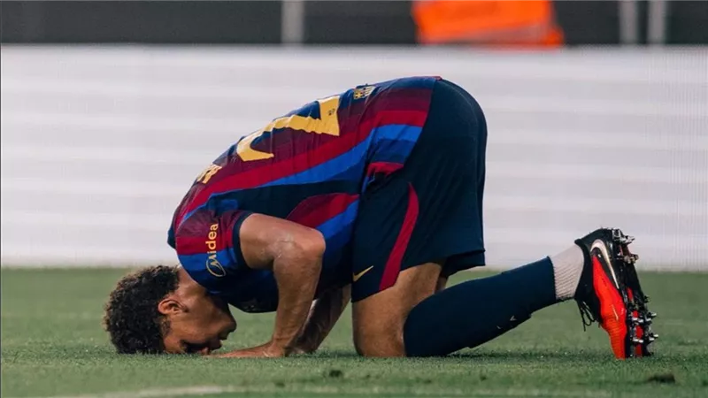 حمزة عبد الكريم يفرض نفسه في برشلونة.. تجديد عقد ورفع راتب وشرط جزائي ضخم