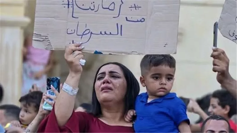 مشهد مؤثر في مولد العذراء بدرنكة: سيدة تحمل طفلها مارتن وتطلب شفاءه من السرطان