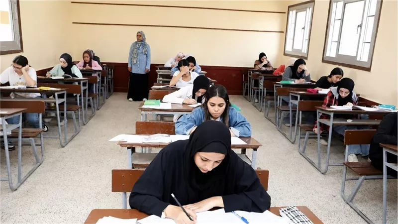 امتحانات الثانوية العامة الدور الثاني 2026 اليوم الأحد.. الأحياء والرياضيات التطبيقية والإحصاء تبدأ الآن