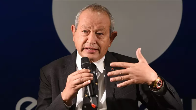  نجيب ساويرس يقترح سحب رخص المخالفين وتقييد حركة التوك توك 