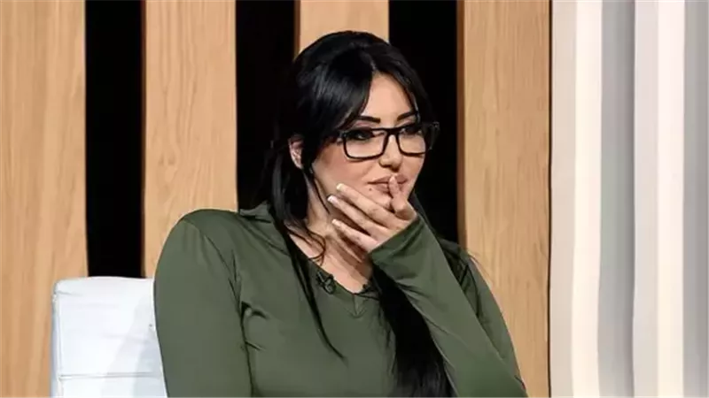 دينا المصري بعد وقف برنامجها.. تعترف بخطأ أحد ردودها وتتمسك بموقفها من الأذان