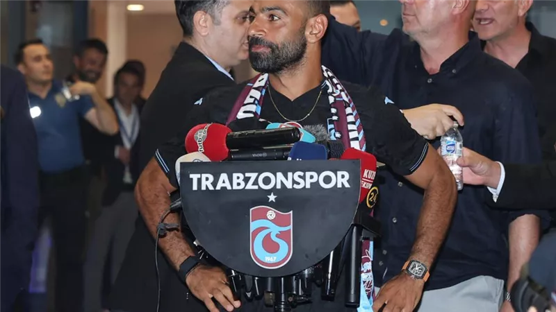 طرابزون يحتفل بثنائية محمد صلاح أمام باشاك شهير بحضور نجوم مصريين