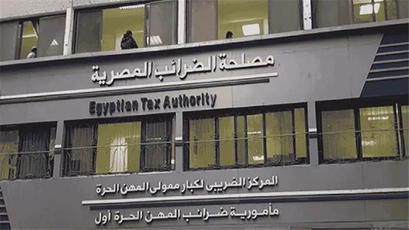 توحيد رسم مغادرة مصر عند 100 جنيه.. وإعفاء سائقي الحافلات والشاحنات من السداد