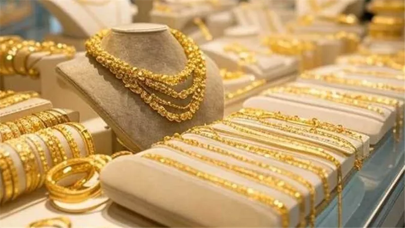 سعر الذهب اليوم في مصر يقفز إلى 6350 جنيهًا لعيار 21 مع صعود الدولار