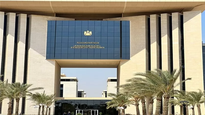 الخارجية تنفي زيادة رسوم معاملات المصريين بالخارج وتعلن رقمنة الخدمات وتنعي ملحق كمبالا