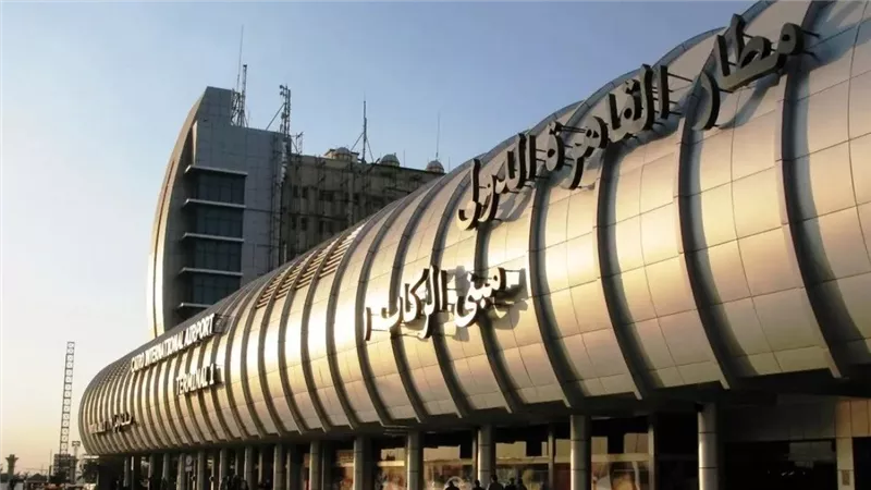 مطار القاهرة يوقف التأشيرة الورقية عند الوصول ويستبدلها بـQR Code عبر 3 قنوات