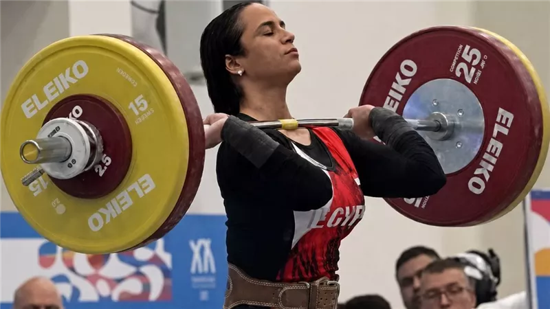 بعد إغمائها المفاجئ في إيطاليا.. اتحاد رفع الأثقال يكشف حالة نورا عصام وأسباب سقوطها 