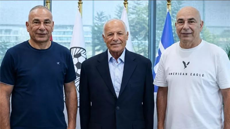 اتحاد الكرة يجدد عقد حسام حسن لقيادة منتخب مصر حتى 2030 ويثبت الجهاز الفني