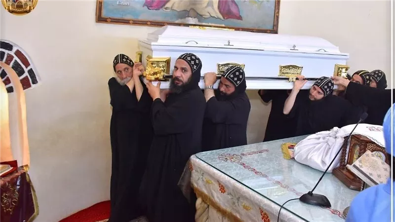 نياحة الراهب القس أثناسيوس الأخميمي بعد 19 عامًا بالرهبنة والبابا تواضروس يعزي