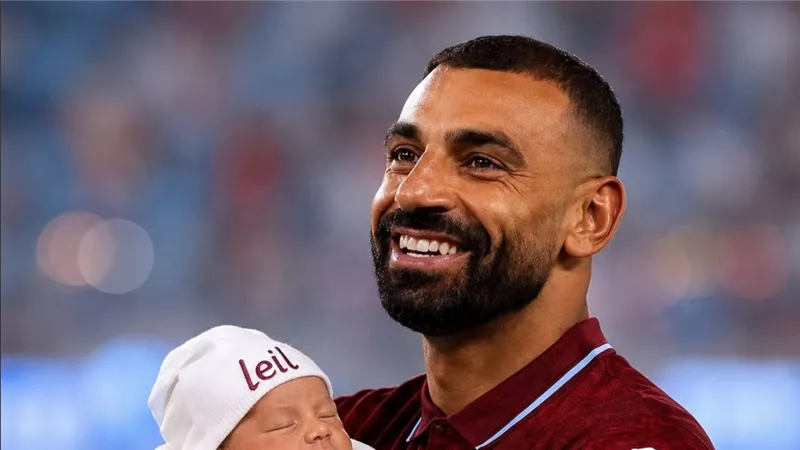محمد صلاح حديث السوشيال بعد اختيار اسم ليل لمولوده الجديد