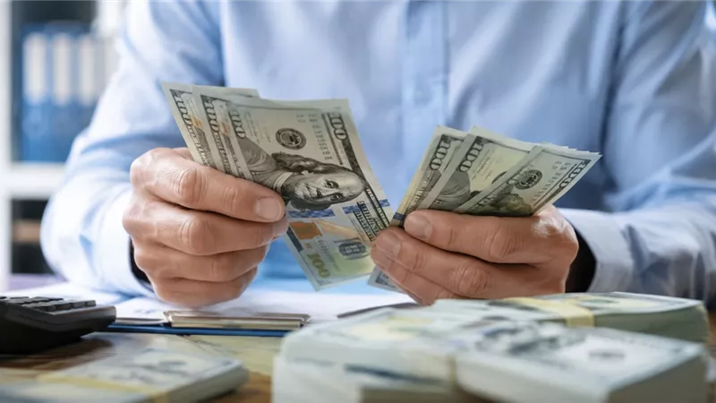 سعر الدولار مقابل الجنيه المصري.. أعلى بيع 51.17 بالبنوك والسوق غير الرسمية 51.23