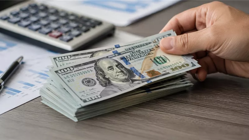 سعر الدولار اليوم الأثنين بعد ارتفاعه أمس.. مستويات الشراء والبيع في البنوك المصرية