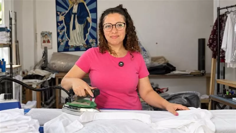 ماريان سيدة المكواة بعد التريند: خريجة حاسبات تكمل مهنة والدها لإعالة أسرتها