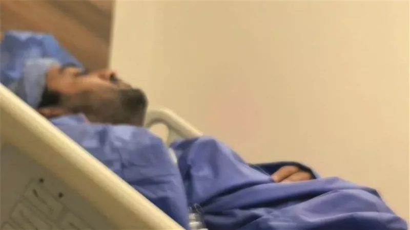 أحمد فلوكس يطمئن جمهوره بعد جراحة الكتف ويغادر المستشفى لفترة تعافٍ