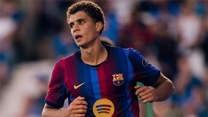 حمزة عبد الكريم يقترب من الظهور الأوروبي مع برشلونة وسط تهديد رافينيا وجيسوس واهتمام باريس