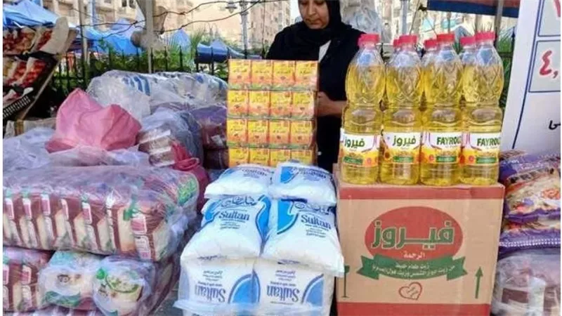  التموين تبدأ غدًا طرح 12 سلعة بأسعار مخفضة..تعرف على أسعار السكر والأرز والزيت والدقيق والمكرونة  
