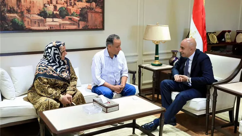 وزير التعليم يكرم نادر علي وصالحة أبو الفضل ويؤكد دعم المعلمين ومديري المدارس