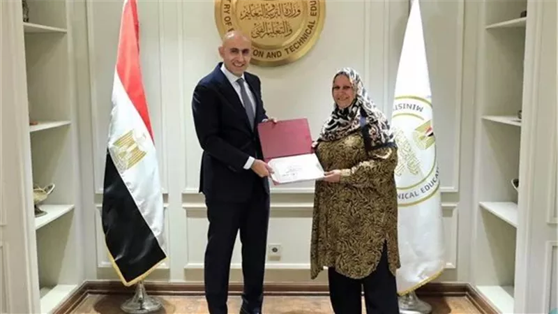 بعد تكريم وزير التعليم.. صالحة ونادر علي: حقنا رجع وابنتها: فخورة بيها