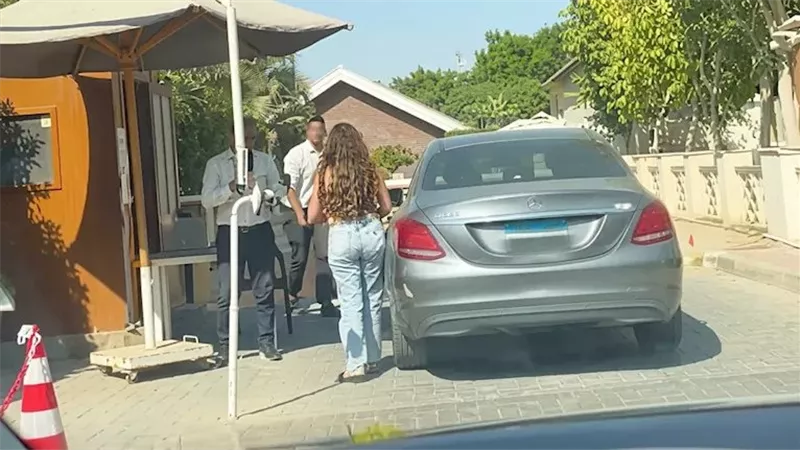 من الفيديو إلى النيابة.. تحريات موسعة في واقعة تعدي سيدة على فرد أمن بكمبوند أكتوبر