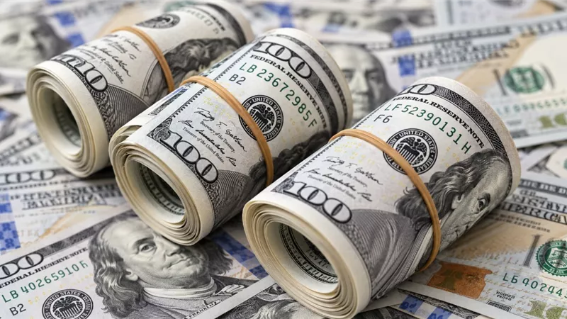 سعر الدولار اليوم بالبنوك وخارجها.. 52.18 جنيه للبيع بالأهلي و52.58 للشراء بالسوق الموازية