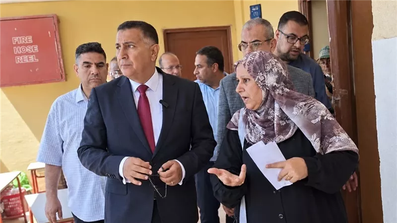 دعوات لإقالة محافظ القليوبية بعد أزمة مديري المدارس وتصدر «الأبلة صالحة» التريند