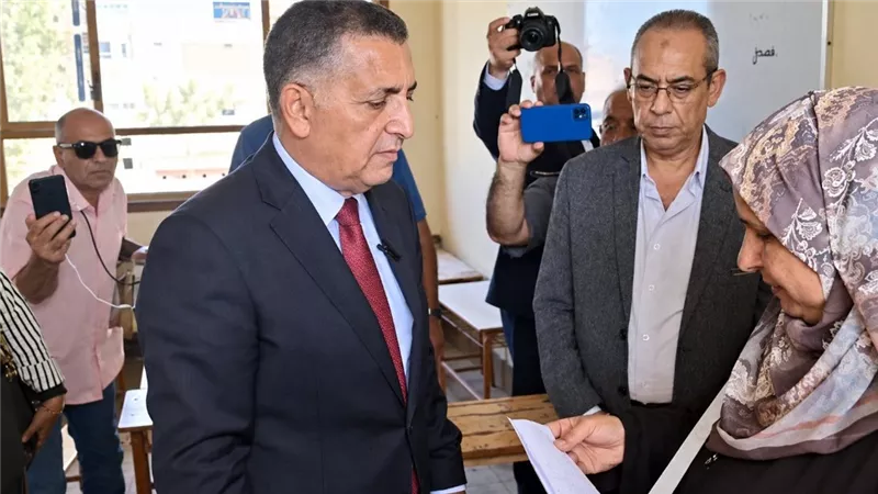 نقابة المعلمين تخاطب رئيس الوزراء بعد أزمة محافظ القليوبية وتطلب ضوابط للزيارات