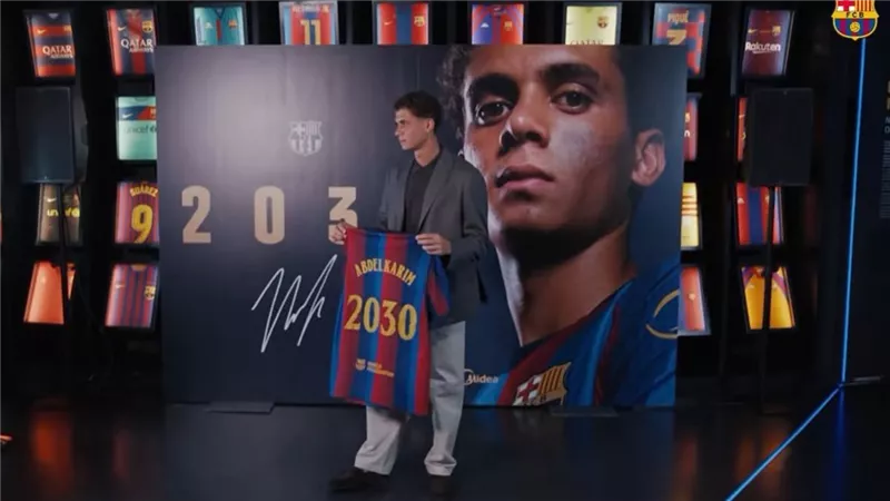 تجديد عقد حمزة عبد الكريم مع برشلونة حتى 2030.. رسائل للجماهير وحديث خاص عن الأهلي