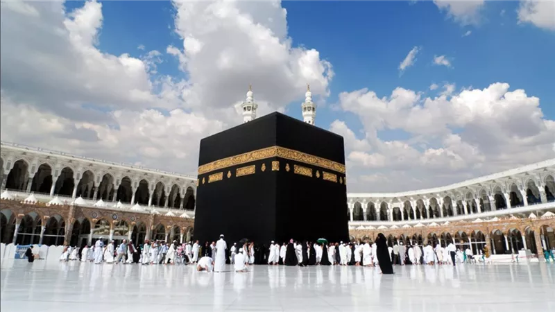 مصر والأزهر يدينان محاولة استهداف مكة.. دعم كامل للسعودية وتحذير من المساس بالمقدسات