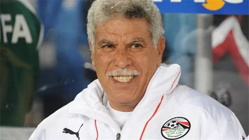بعد خروجه من المستشفى.. حسن شحاتة يبلغ ضد زوجته الثانية ويتهمها بالاستيلاء على ممتلكات ومستندات