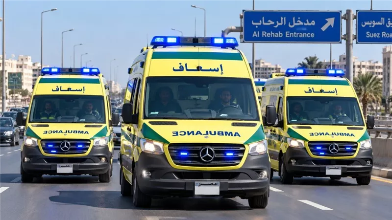 حادث طريق العين السخنة.. تريلا تصطدم بمحطة الأتوبيس الترددي وتنقلب الشرطة والإسعاف تنتقلان إلى الموقع