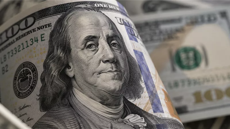 سعر الدولار اليوم في البنوك والسوق الموازية.. تراجع مصرفي وتحرك معاكس خارجها